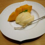 是しん - デザート（マンゴウと桃）