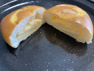 Komugi Batake - クリームパン（カット）