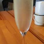 ボーノ - スパークリングワインで 乾杯