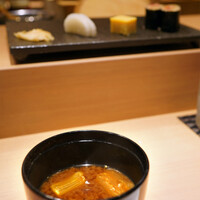 難波 鮨 よこ田 - 焼き茄子の赤だし