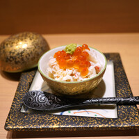 難波 鮨 よこ田 - 蟹といくらの小丼