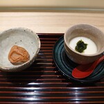 四季料理 きたがいち - 小鉢は大きな梅干し、右は茶碗蒸し(21-07)