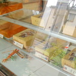 駿河屋 - ショーケースの中に展示してあるのは外箱のみ