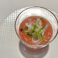 ル　ピニョン - トマトと赤ピーマンのピュレ
                    アカイカ
                    ハーブ
                    ピンクペッパー