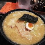 Tsukementetsuzou - 濃厚醤油ラーメン￥880　バードアイアングル