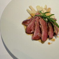 ル　ピニョン - フォアグラ用の鴨のロースト
                      マジョラムの香りをつけた筍
                      ルッコラの仲間