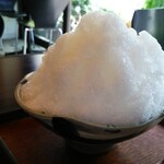カフェ カスガ - 梅味かき氷 770円(税込)