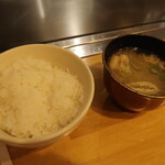 だるま - ご飯と味噌汁