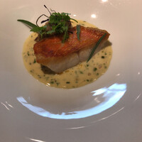 フランス料理 ル・クール - 金目鯛のポワレ ハーブを効かせたブールブランソース