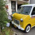 あらびかコーヒー - 店前　かわいい車