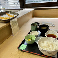 てんぷら天松 日本橋店 - 天ぷら定食(1,200円税込）ご飯を残すとかき揚げを載せて天丼にしてくれる。