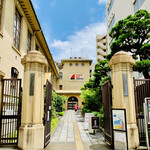 Maeda Kohi - ◎1993年に明倫小学校の建物が京都芸術センターとして生まれ変わった。