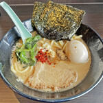 らーめん家 せんだい - ニンニクと自家製唐辛子で味変