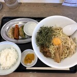 餃子の餃天 - 冷やしぶっかけ+Aセット（餃子３個・ライス・がっこ）：２１０円【２０２１年７月撮影】
