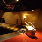 小久保 - 奥にテーブル席もあります