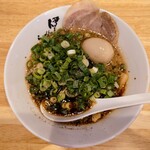 らーめん 伊藝 - 令和3年7月
            玉出ブラック 850円
            とろーり半熟味付け玉子 100円→Instagramフォローで無料