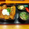 Koufuku Shokudou Genta - 豚蒲焼き重（税込858円）＋味噌汁・漬物セット（税込198円）