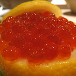 くろぎ - 凌ぎ:初物の秋鮭いくらの蒸し寿し1