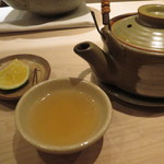 くろぎ - お椀:松茸と鱧骨出汁、三つ葉の土瓶蒸し1