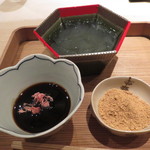 くろぎ - 甘味:葛切り、黒蜜