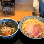 麺屋一燈 - 2012.10 チャーシュー濃厚魚介つけ麺（950円）を大盛り（100円）で