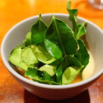 コントワール フー - イタリアのメロンスープにベジョタハム
      
      これまた珍しいデザート。葉っぱの香りを楽しんでからメロンのスープを頂く。