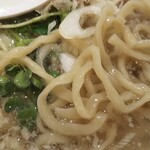 らーめん鱗 - 平打ち麺です