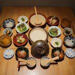 Sengyo To Jinenjo Teppen Yamato - 自然薯とろろ付土鍋ごはんとお味噌汁、小鉢５種盛り合わせ