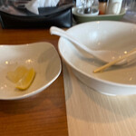 中華そば ゴトクギ - レモンと氷以外あっという間に、完食完飲❣️
      あーもう　美味しい❣️
      夏には、冷やし煮干しそば❣️