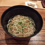 虎白 - 虎白麺。スープはスッポンwww
      そりゃ旨いわな。麺は京都の製麺所の特注品らしい。京都？ やまぐち とかで使ってるヤツか？