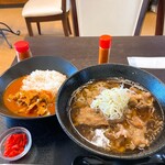 プレスカフェ 国会そば - 牛そば（温）とインドカレー