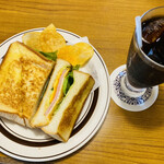 ピノキオ - ハムトースト ¥600- アイスコーヒー ¥400-