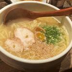 Kushiyakiya Shanshan - 名物鶏ラーメン