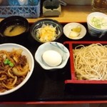 Sobadokoroyoshidaya - 牛焼肉丼とそばのセット