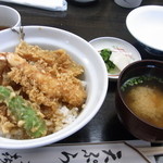 天布良 万喜 - お昼のサービス天丼　おしんこもついてきます