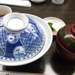 天布良 万喜 - 蓋つきで提供されます