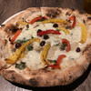 Trattoria&Pizzeria LOGIC - ペペロナータとアンチョビ、ケッパー、黒オリーブのピッツァ