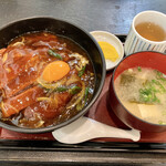 信濃庵 - 『カツカレー丼』様(750円)※味噌汁、沢庵付。
