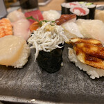 さかなやのmaru寿司 - しらすが珍しい