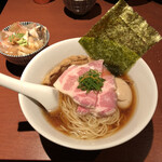 酒肴場 屯 - 冷やし津軽煮干し中華そば¥850、海鮮丼¥500