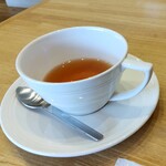 紅茶専門店 amsu tea house - トップアップティー この大きめのカップで次々と色んな種類の紅茶を頂きます