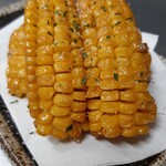 おさけやきとり だべ家 - とうもろこしの素揚げ　焼き塩があまみを引き出します