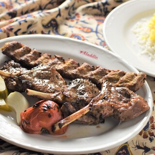 これぞ中東、ラム肉や鶏肉の絶品カバブ