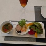 BISTRO himaru - 季節のサラダ、ひらめのカルパッチョ、パテドカンパーニュ、夏野菜のスープ、ウーロン茶