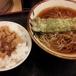 そばよし - ちくわ天そばと粉鰹節かけごはん：朝から食べ過ぎである