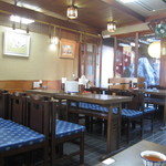 Hinoya - 店内のテーブル席
