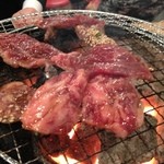 炭火焼肉 ホルモン ひろちゃん - 赤肉焼いてます！