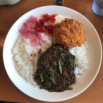 ジンコック - ライスの上にかけちゃいました。ライスを寄せて盛っても良かったかな