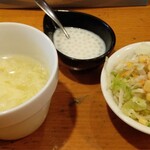 川菜館 - 注文後すぐ提供された3点セット。