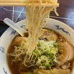 Shinaki - 低加水中細やや縮れ麺とメンマはグループ全店共通、麺は伸びやすいので注意
